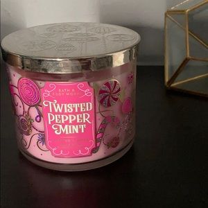 Twisted Peppermint Candle